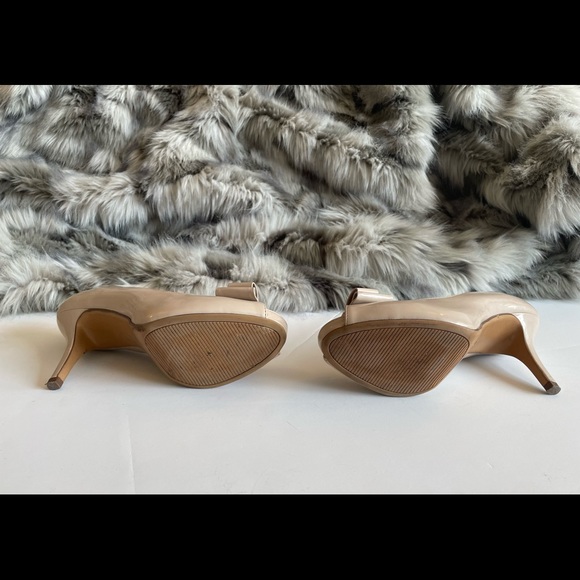 Kelly&Katie Nude patent comfort peep toe 3” heel - Picture 5 of 7